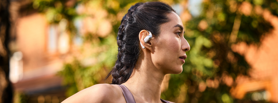 Sichere Kopfhörer zum Wandern: Wie Open-Ear-Audio für mehr Umgebungswahrnehmung sorgt