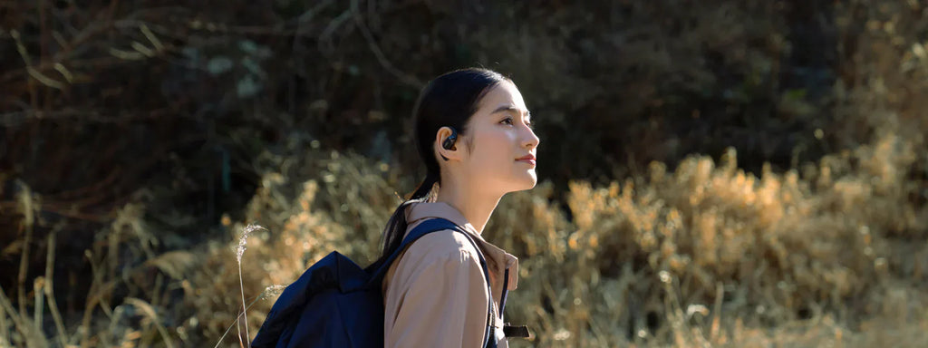 Vermissen Sie die Geräusche der Natur auf Wanderwegen? Entdecken Sie, wie Open-Ear Kopfhörer Sie aufmerksam und unterhalten