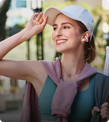 Die Ohrhörer bleiben unterwegs an Ort und Stelle und schützen deine Ohren.